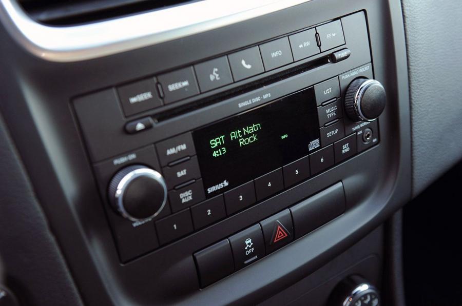  Dodge Avenger 2011 года  (фото 15 из 61)